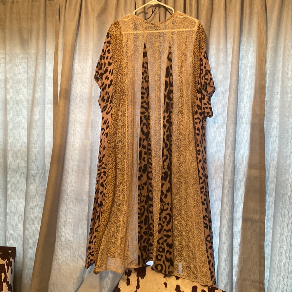 GiGio Cardigan/Duster multi print SMALL but runs large! - Picture 2 of 2